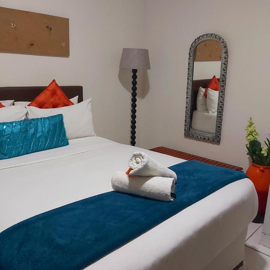 Red Pillars Hotel Порт Елизабет Екстериор снимка