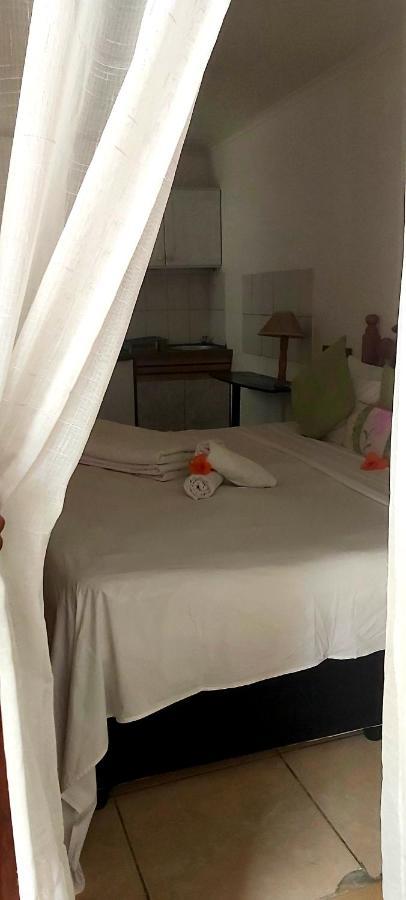 Red Pillars Hotel Порт Елизабет Екстериор снимка