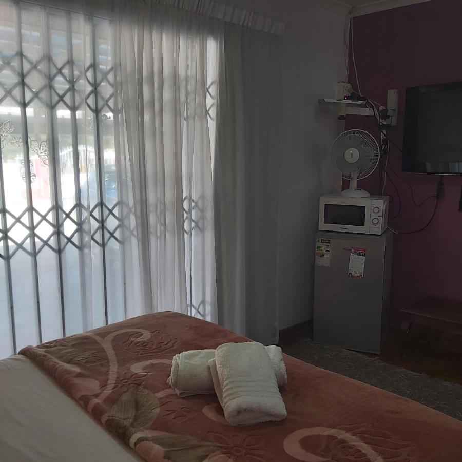 Red Pillars Hotel Порт Елизабет Екстериор снимка