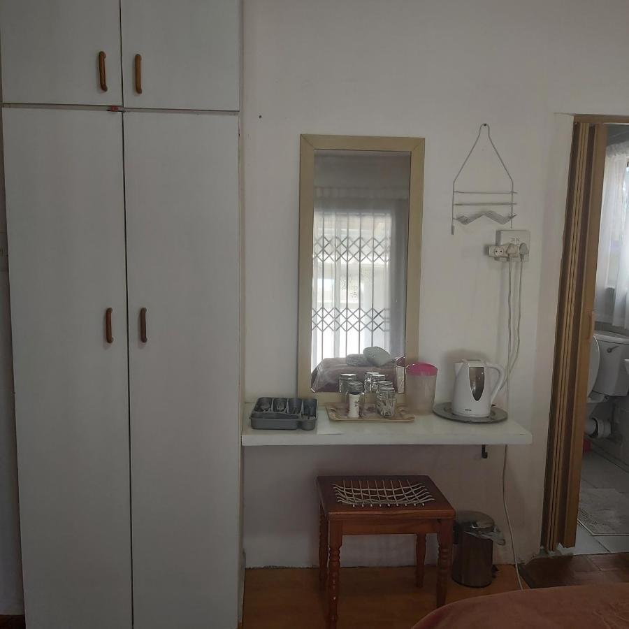 Red Pillars Hotel Порт Елизабет Стая снимка