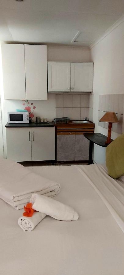 Red Pillars Hotel Порт Елизабет Стая снимка