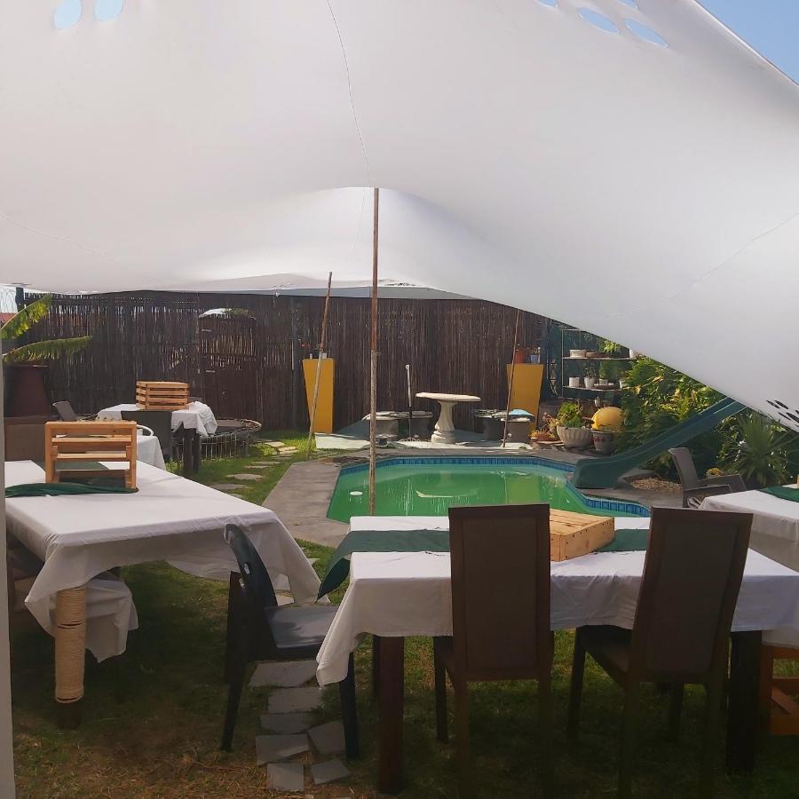 Red Pillars Hotel Порт Елизабет Стая снимка