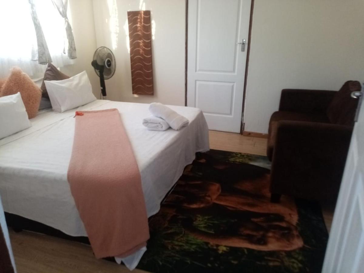 Red Pillars Hotel Порт Елизабет Екстериор снимка